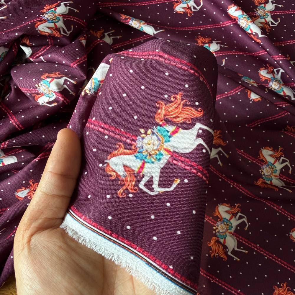 Tecido Estampado Crepe Elise - Carrossel Encantado