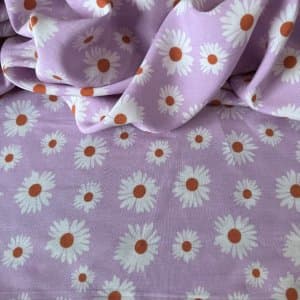 Tecido Estampado 100% Viscose - Margaridas Lilás LIVE