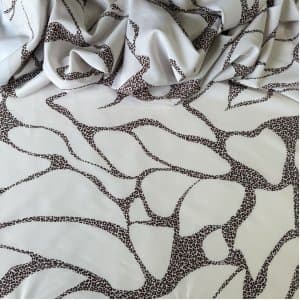 Tecido Estampado Viscoseda Onças Abstratas