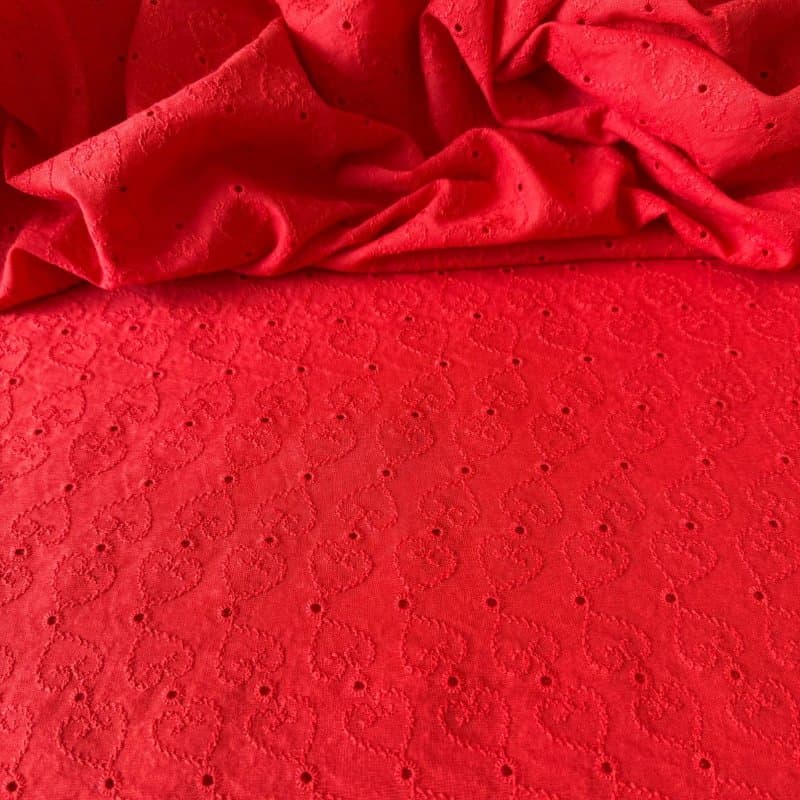 Tecido Laise de Algodão Bordado - Coração Vermelho