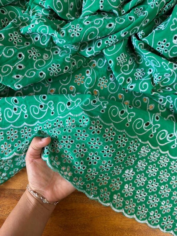 Tecido Laise Bordada Bi Color Verde - LIVE
