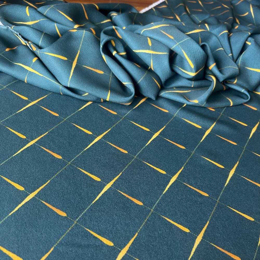 Tecido Estampado Viscoseda Verde Detalhes Dourados - Atacado