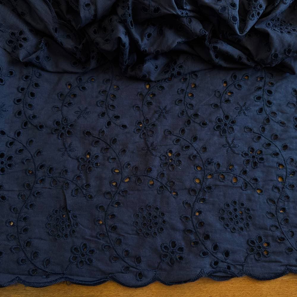 Tecido Laise de Algodão Bordado - Azul Marinho