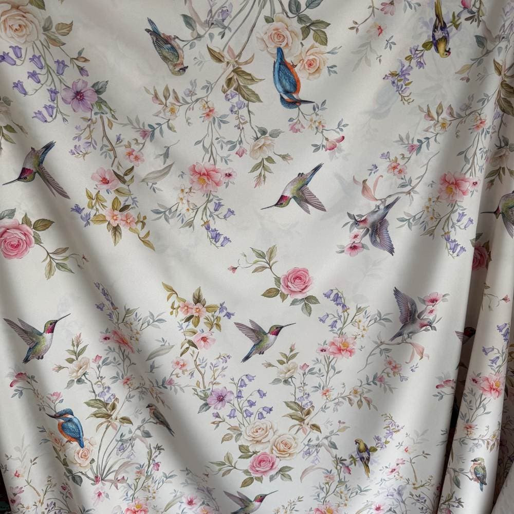 Tecido Estampado Viscoseda Beija Flor Floral - Atacado